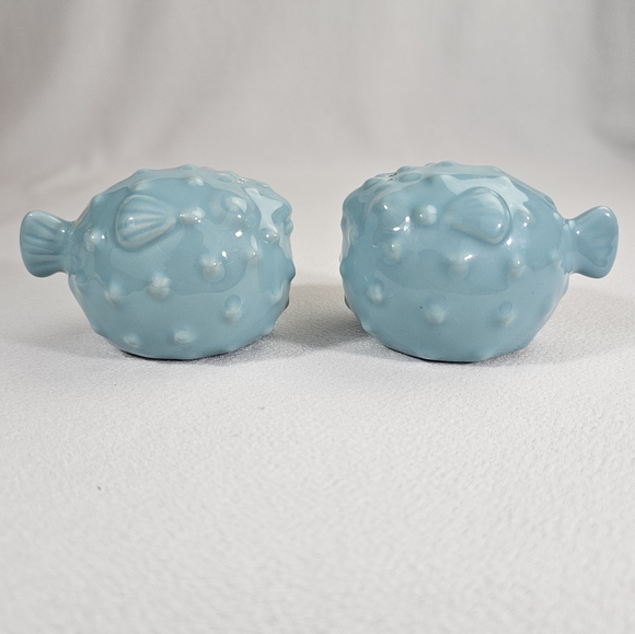 Omniware Blowfish Salt And Pepper Shakers - Picture 4 of 12